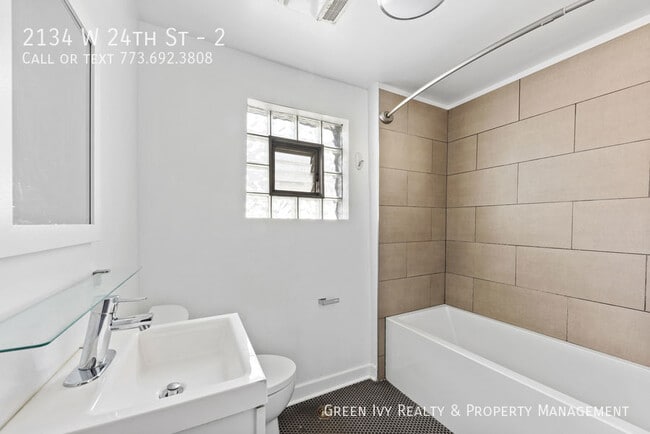 Foto del edificio - 2134 W 24th St