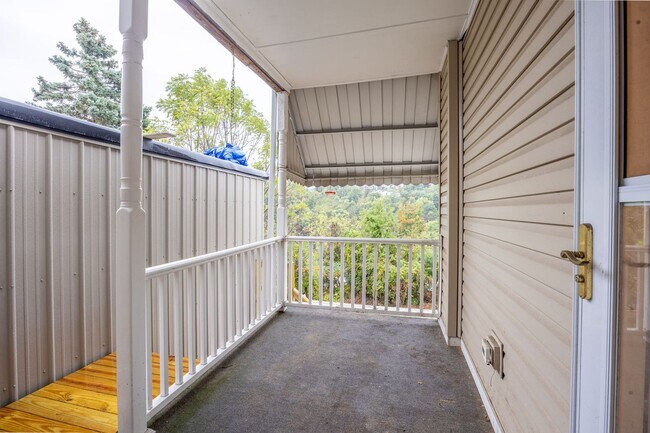 Foto del edificio - Comfort Meets Style: 3-Bedroom Home with Spacious Backyard in Pittsburgh