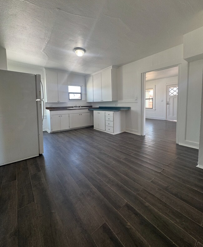 Building Photo - 5518 E Calle Encinas