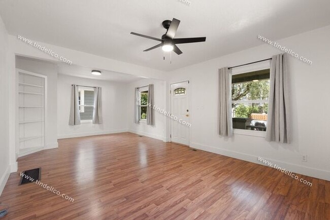 Building Photo - Pet-Friendly Portsmouth Bungalow with Fenc...