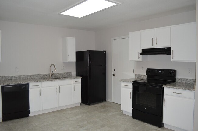 Foto del edificio - Newly remodeled 3 bed 2 bath