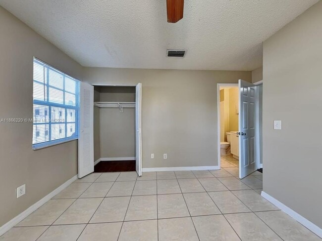 Building Photo - 2431 SW 87th Terrace