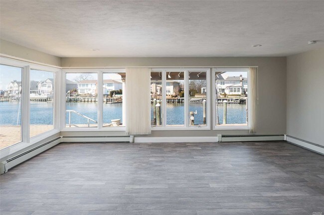 Building Photo - 213 W Shore Dr
