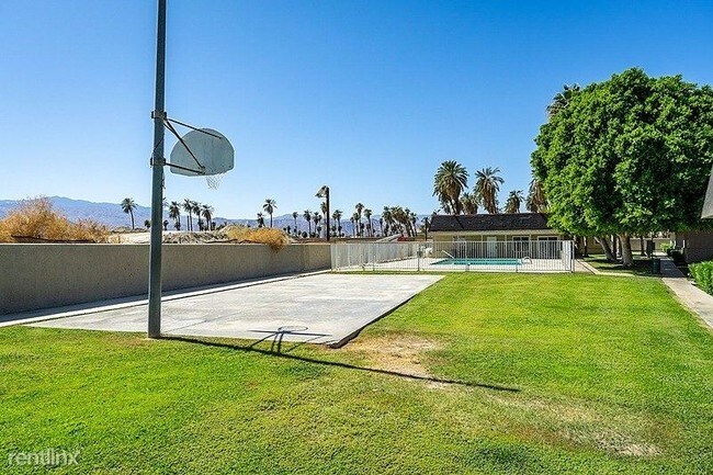 Building Photo - 2 br, 1.5 bath Apartment - 824 Requa Avenue 9