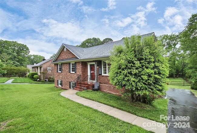 Building Photo - 6908 Lancer Dr