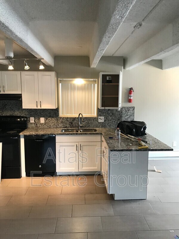 Primary Photo - 137 W Broadmoor Dr