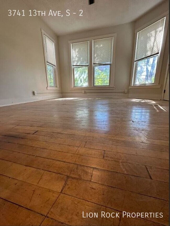 Building Photo - Awesome Remolded 3-bedroom Duplex for $152...