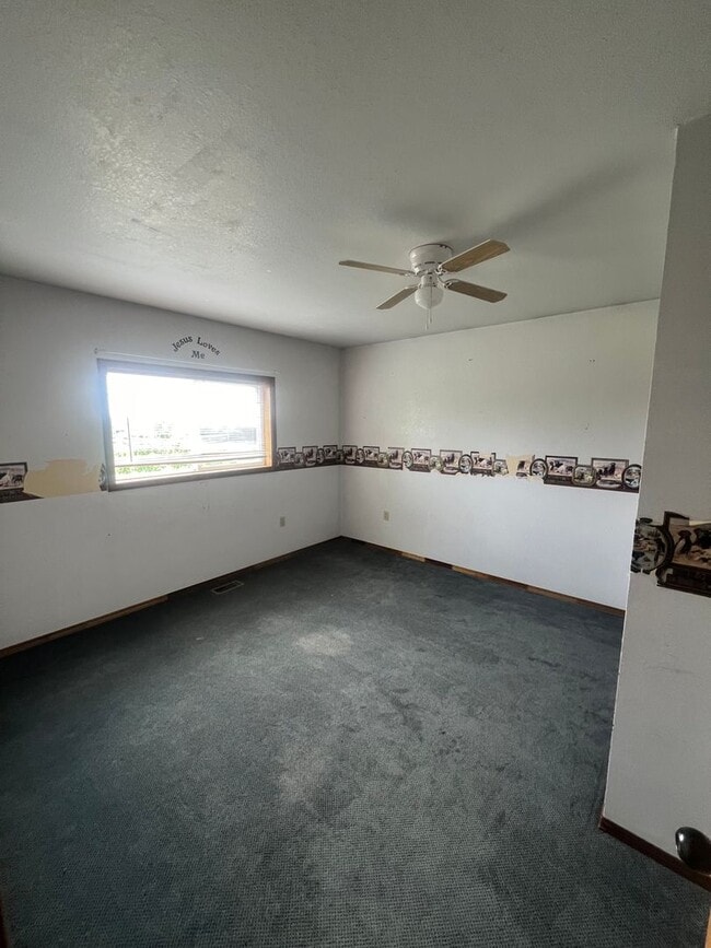 Building Photo - 13929 Harrison Rd