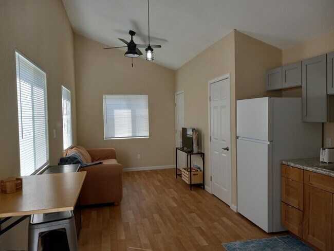 Foto del edificio - 1290 Deerpark Rd