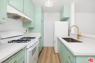 Building Photo - 114 S Gramercy Pl