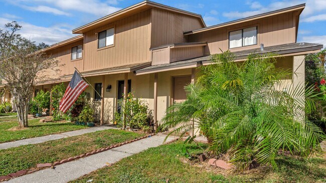Foto del edificio - Spacious 1-bedroom, 1.5-bath, two-story Ki...