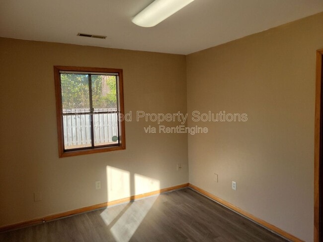 Building Photo - 108 N Kerr Ave