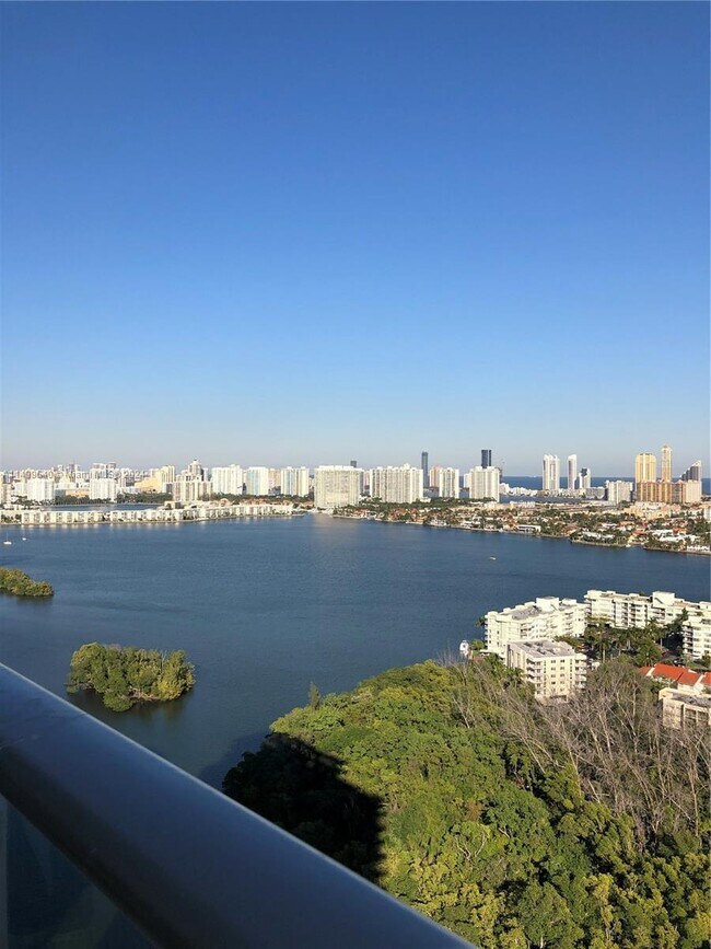 Foto del edificio - 16385 Biscayne Blvd