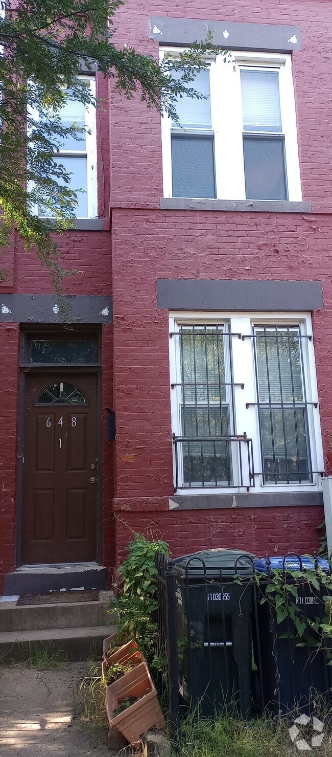 Building Photo - 648 Morton Pl NE
