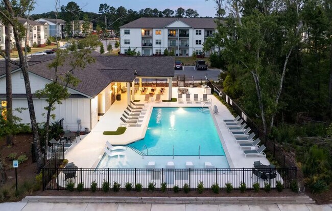 Foto del edificio - 8251 Windsor Hill Blvd