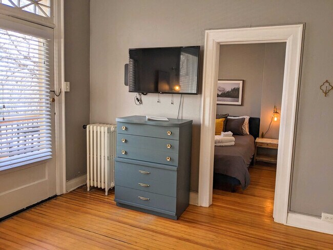 Building Photo - 1660 N Gaylord St