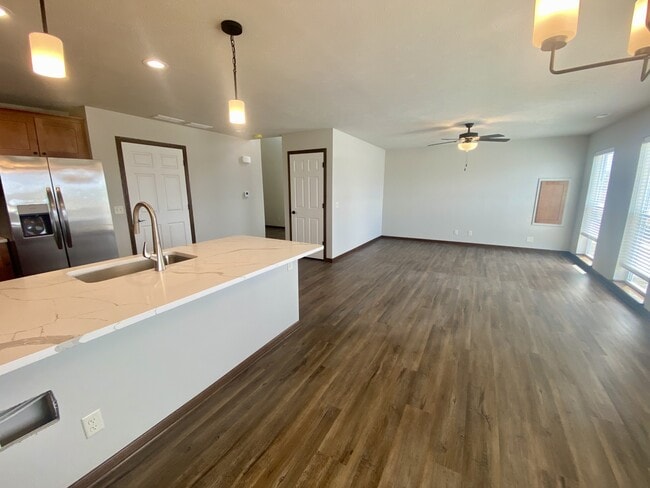 Building Photo - 135 W Samuel Ave