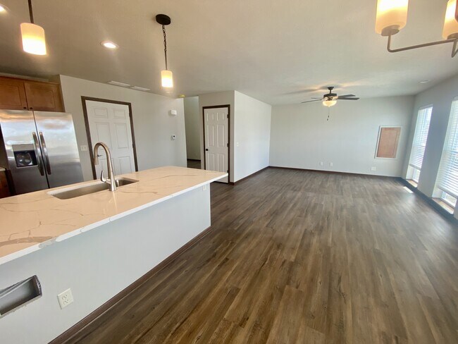 Foto del edificio - 135 W Samuel Ave