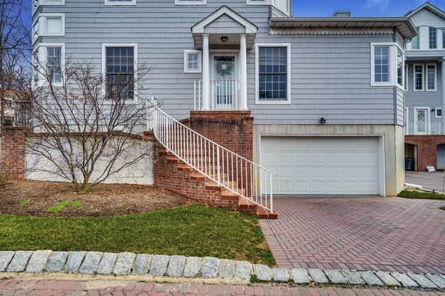 Building Photo - 18 Mariners Bend