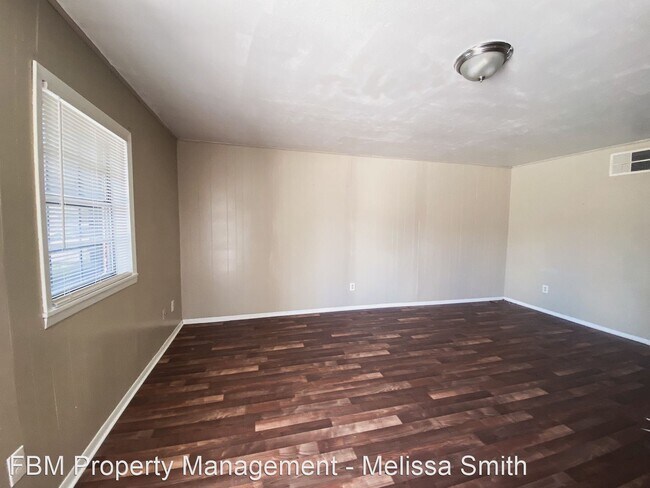 Building Photo - 2107 Bowie Dr