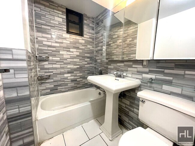 Foto del edificio - BEAUTIFULLY RENOVATED 2 BED IN PRIME MURRA...