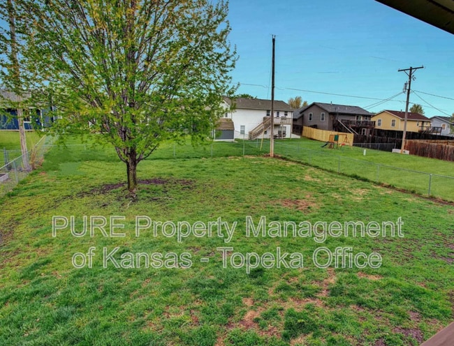 Building Photo - 2407 SW Romar Rd