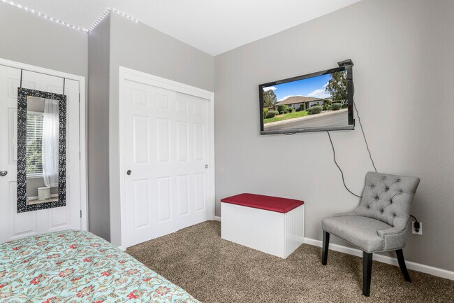 Building Photo - 1515 Deerpark Dr