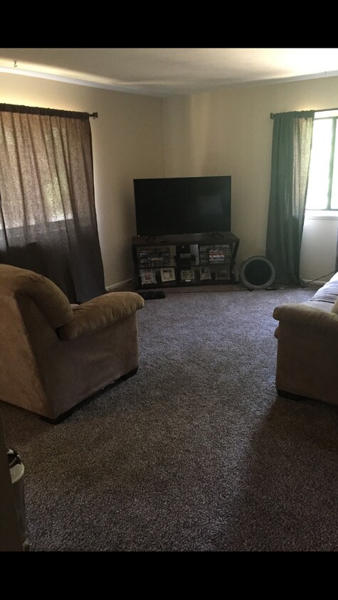 Foto principal - 8455 W Ridge Rd