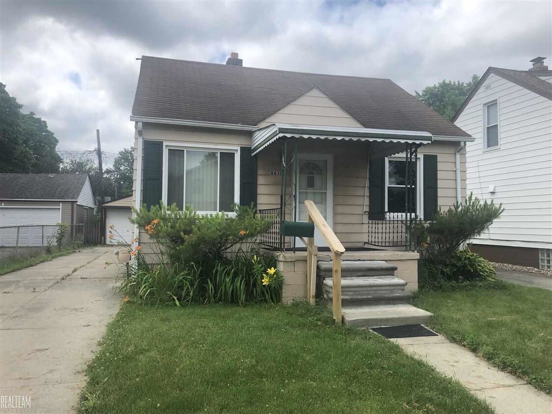 Foto principal - 8638 Dodge Ave