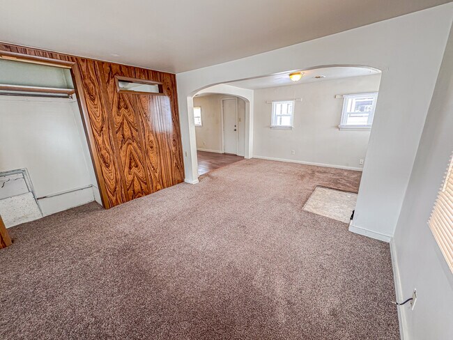 Foto del edificio - 614 Seymour Ave