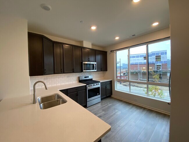 Building Photo - 1240 Catalina Ct