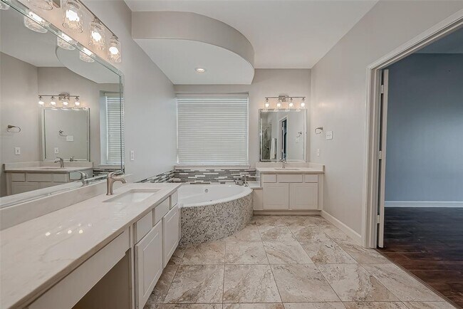 Foto del edificio - 6006 Lacey Oak Dr