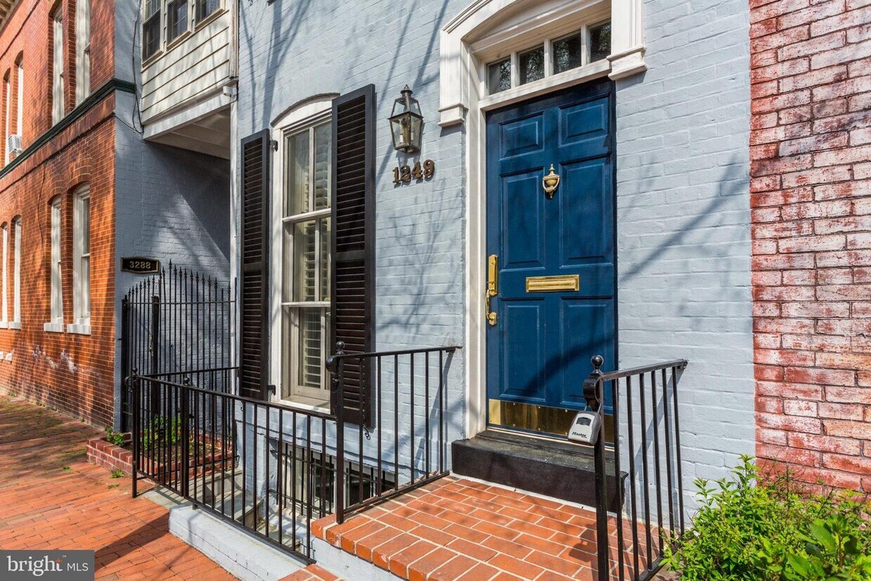 Foto principal - 1249 33rd St NW
