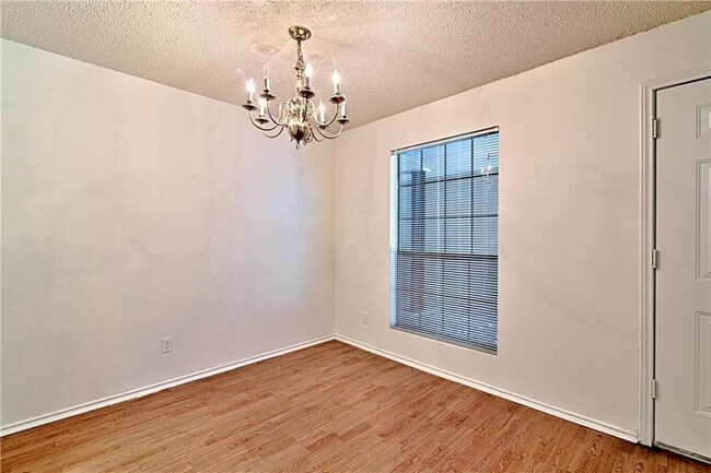 Building Photo - 2401 Leon St