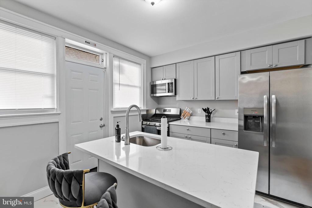 Foto principal - 910 N Kenwood Ave