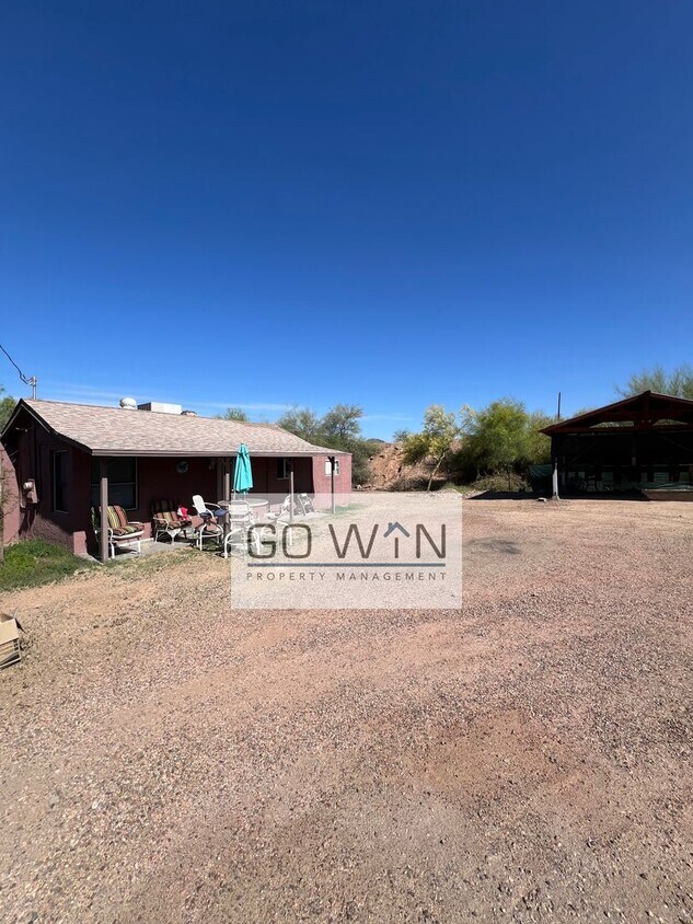 Foto principal - 3 Bed/ 2 Bath House W/ Large Lot