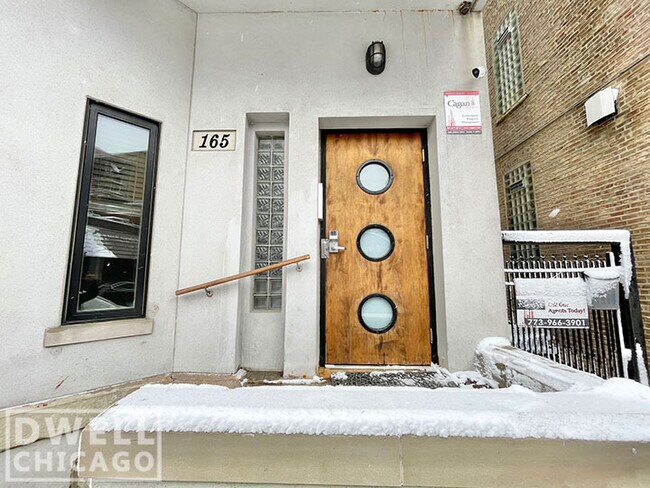 Foto del edificio - 160 W Schiller St