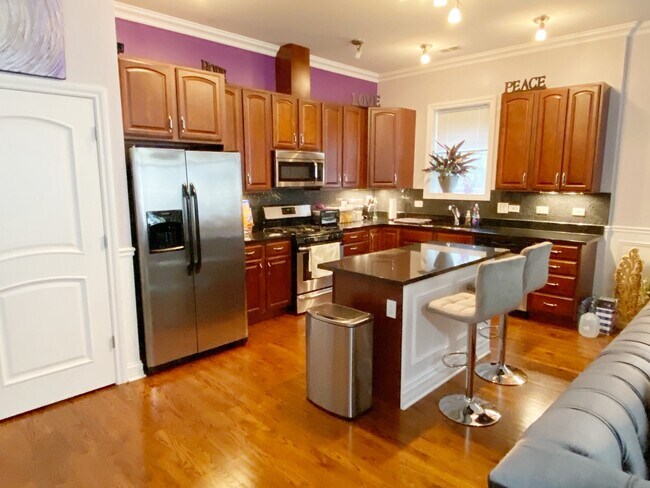 Building Photo - 4815 S Drexel Blvd