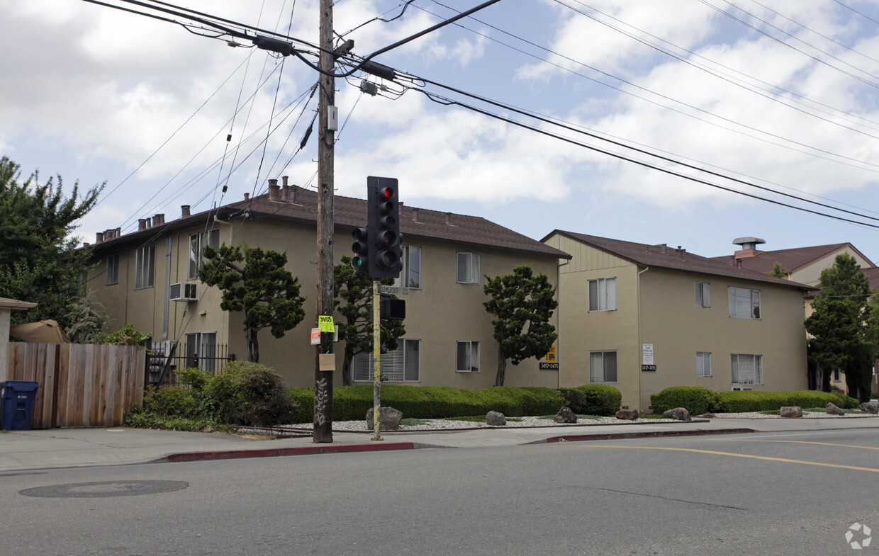 Foto principal - 3437-3475 Somerset Ave