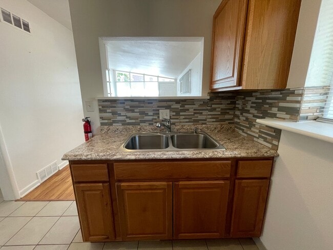 Building Photo - Charming 2 Bedroom, 1 Bathroom Home in Aurora