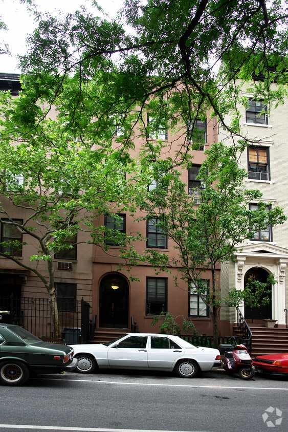 Building Photo - 360 W 20th St