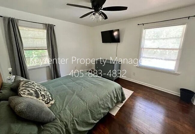 Foto del edificio - Completely Renovated 3 Bedroom close to OU Campus!! LAWNCARE INCLUDED!!
