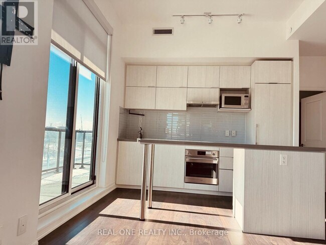 Building Photo - 8 Rouge Valley Dr W