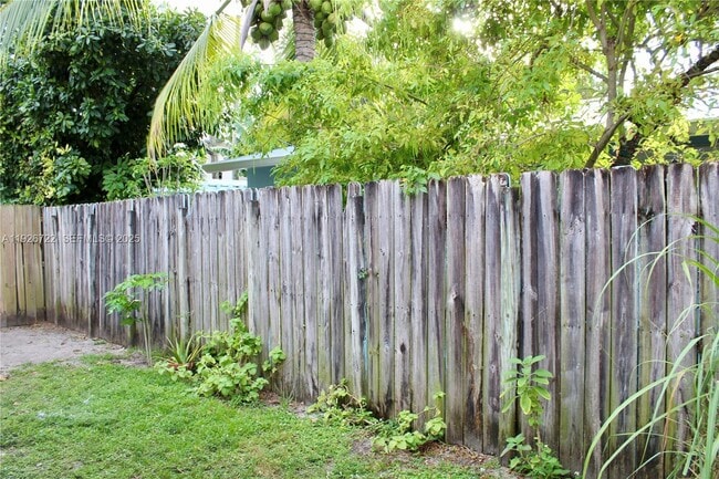 Building Photo - 300 SW 8th St