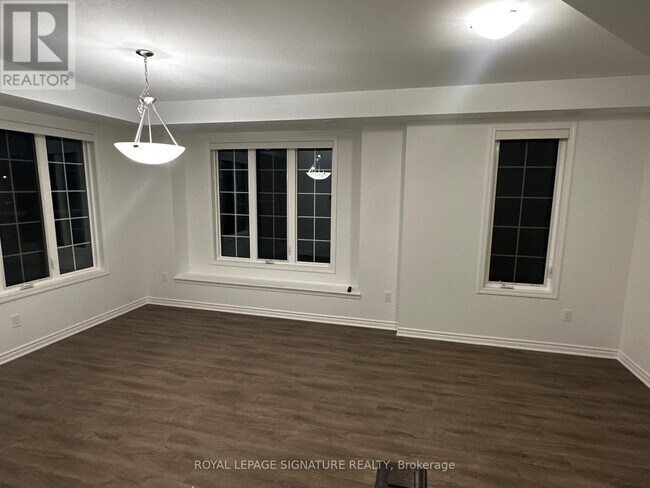 Photo du bâtiment - 1259 Lily Cres