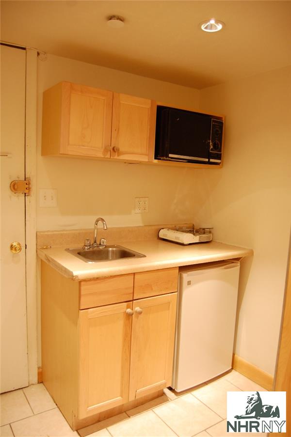 Building Photo - 351 W 29th St