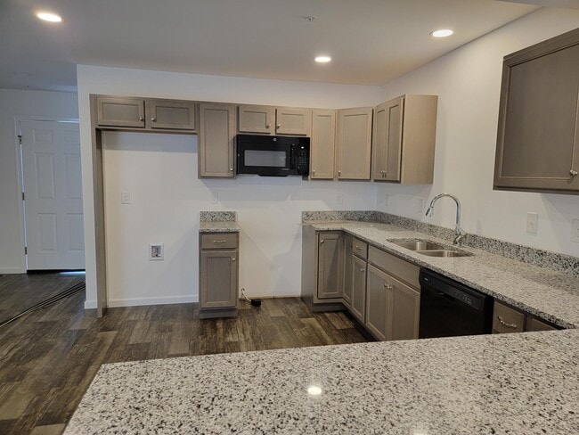 Building Photo - 108 Robert Cir