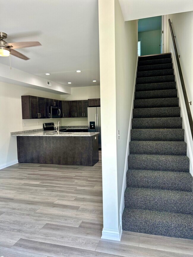 Entrance - 208 Fairway Ln