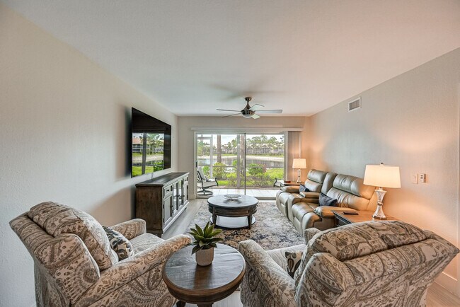 Foto del edificio - 2324 Hidden Lake Dr