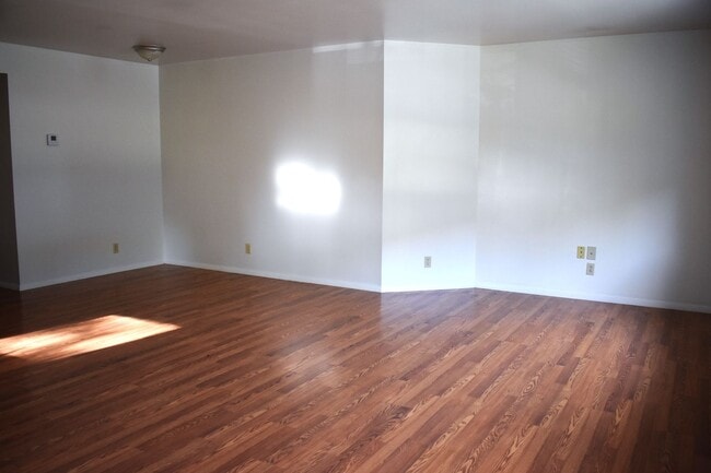 Building Photo - 339 Grandview Ave